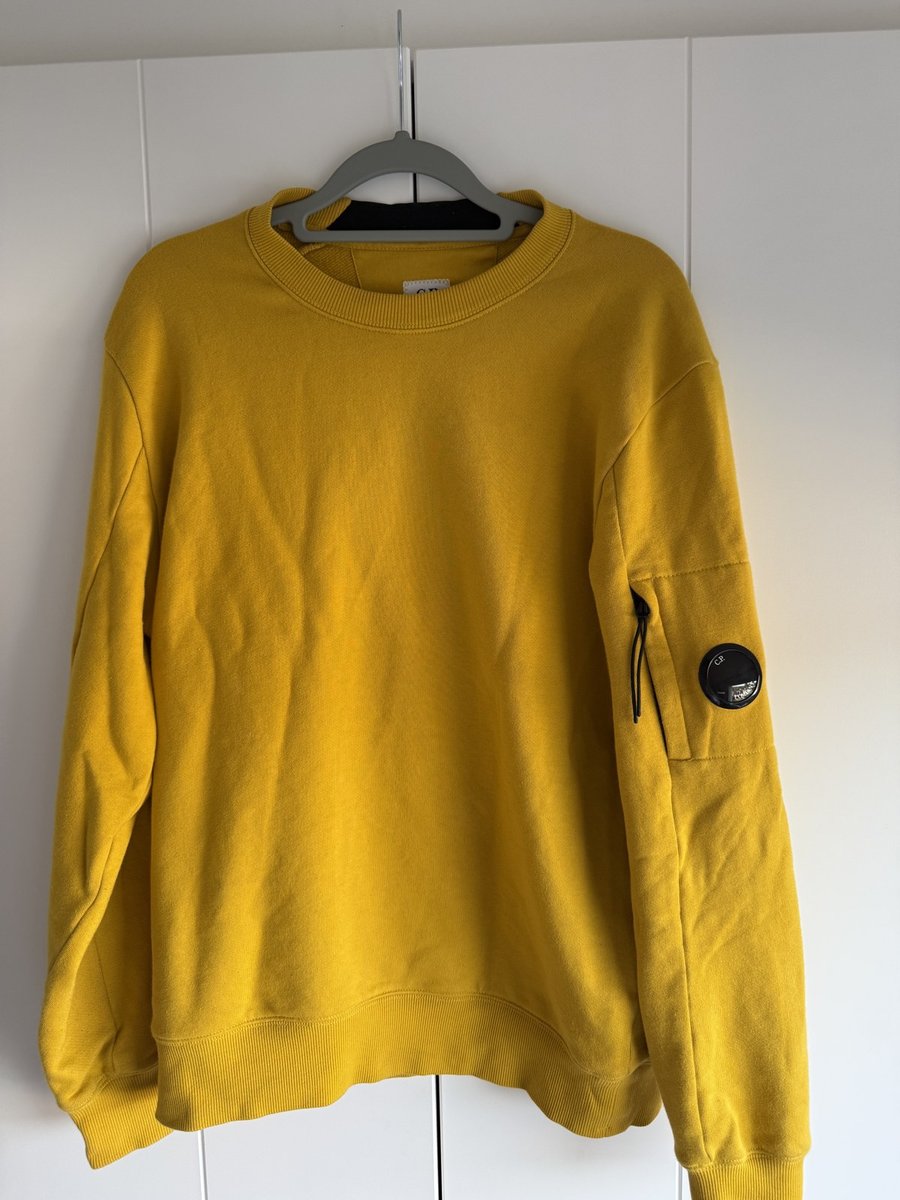 C.P. Company Lens sweatshirt Mosterdgeel